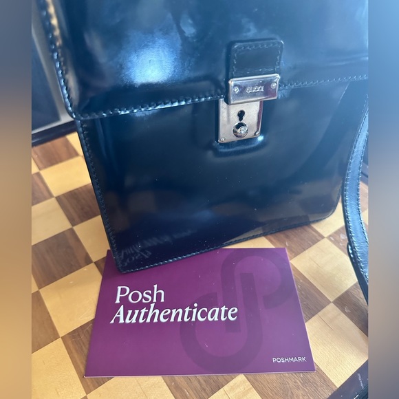 💃Gucci Lady Lock Patent Leather Messenger w/ Lock & Keys! 🔐 - Picture 11 of 16